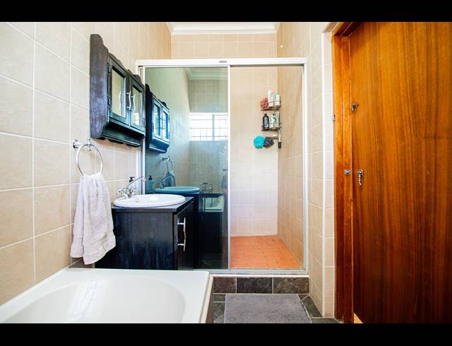 3 BEDROOM HOUSE FOR SALE IN KENSINGTON